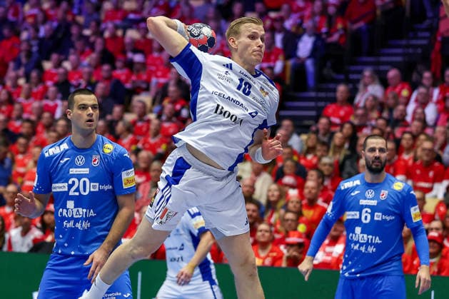 01.02.2026, Handball, Men s EHF EURO 2026, Island - Kroatien, Jyske Bank Boxen in Herning, Dänemark, Placement Match 3 4: Gisli Thorgeir Kristjansson (Iceland 10) wirft den Ball auf das Tor Dänemark