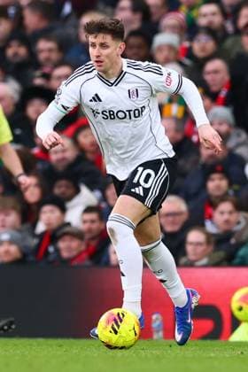 Tom Cairney of Fulham Manchester United, ManU v Fulham, Premier League, Football, Old Trafford, Manchester, UK - 01 Feb 2026Manchester Old Trafford United Kingdom EDITORIAL USE ONLY No use with unauthorised audio, video, data, fixture lists, club league logos or live services. Online in-match use limited to 120 images, no video emulation. No use in betting, games or single club league player publications.  Copyright: xPaulxCurrie Shutterstockx 16496861gt