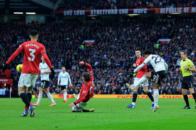 Manchester United, ManU v Fulham, Premier League Kevin (22) of Fulham scores to make it 2-2 during the Premier League match between Manchester United and Fulham at Old Trafford, Manchester, UK on 1 February 2026. Manchester Old Trafford Greater Manchester UK Editorial use only DataCo restrictions apply See www.football-dataco.com , Copyright: xConorxMolloyx PSI-23668-0084