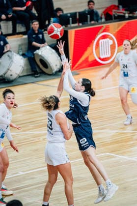 BB-1BL Damen Syntainics MBC Lions - Eisvoegel USC Freiburg Katelyn Shumate (GISA Lions MBC), Antonia Kraushaar (Eisvoegel USC Freiburg) waehrend der Saison 2025-2026 in der DBBL Toyota Bundesliga Syntainics MBC Lions und Eisvoegel USC Freiburg in der SWH Arena am 1. February 2026 in Halle Saale, Sachsen Anhalt, Deutschland