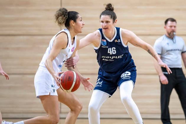 Toyota DBBL 2025 2026 - Syntainics MBC vs.USC Freiburg Halle Saale, Deutschland 01.Februar 2026: Im Bild:v.li.Summah Evans (Freiburg) und Romy Bär Baer (Halle) Halle Saale swh.Arena Sachsen-Anhalt Deutschland