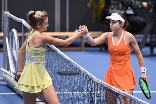 Linda Klimovicova of Poland, left, and Katie Volynets of USA after their match at the WTA, Tennis Damen women s tennis tournament Ostrava Open on February 1, 2026, in Ostrava, Czech Republic. (CTKxPhoto JaroslavxOzana) CTKPhotoP2026020104853  CTKPhotoP2026020104853