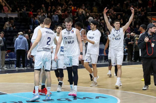 01.02.2026, xgox, Basketball - easyCredit BBL Basketball Loewen Braunschweig - MLP Academics Heidelberg emspor, v.l. Heidelberg um Dusan Neskovic (Heidelberg, 7) Jubel ueber den Sieg, Jubel nach Spielende Braunschweig