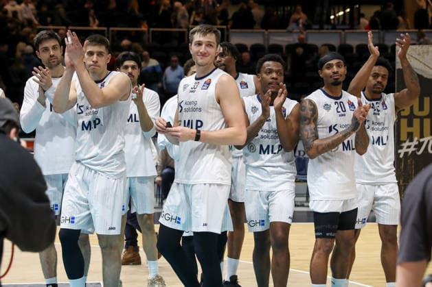 01.02.2026, xgox, Basketball - easyCredit BBL Basketball Loewen Braunschweig - MLP Academics Heidelberg emspor, v.l. Heidelberg Jubel ueber den Sieg, Jubel nach Spielende Braunschweig