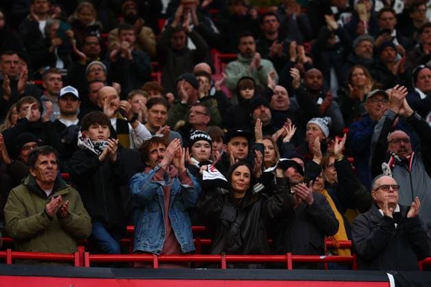 Fulham fans at the end of the match Manchester United, ManU v Fulham, Premier League, Football, Old Trafford, Manchester, UK - 01 Feb 2026Manchester Old Trafford United Kingdom EDITORIAL USE ONLY No use with unauthorised audio, video, data, fixture lists, club league logos or live services. Online in-match use limited to 120 images, no video emulation. No use in betting, games or single club league player publications. Copyright: xPaulxCurrie Shutterstockx 16496861ir