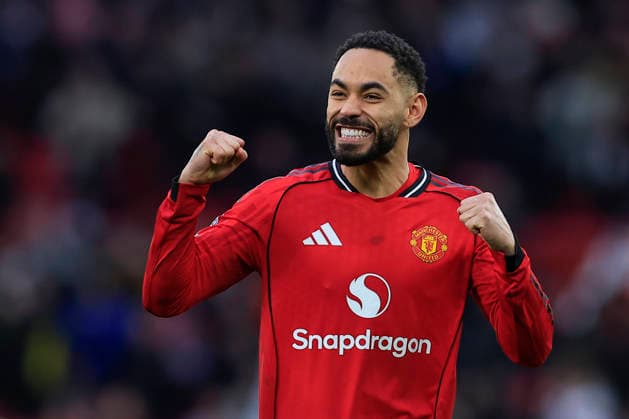 Manchester United, ManU v Fulham, Premier League Matheus Cunha (10) of Manchester United celebrates the 3-2 victory during the Premier League match between Manchester United and Fulham at Old Trafford, Manchester, UK on 1 February 2026. Manchester Old Trafford Greater Manchester UK Editorial use only DataCo restrictions apply See www.football-dataco.com , Copyright: xConorxMolloyx PSI-23668-0088