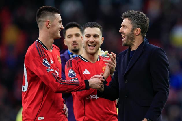 Manchester United, ManU v Fulham, Premier League Michael Carrick the Manchester United interim manager celebrates the 3-2 victory with Benjamin Sesko (30) of Manchester United at the end of the Premier League match between Manchester United and Fulham at Old Trafford, Manchester, UK on 1 February 2026. Manchester Old Trafford Greater Manchester UK Editorial use only DataCo restrictions apply See www.football-dataco.com , Copyright: xConorxMolloyx PSI-23668-0093