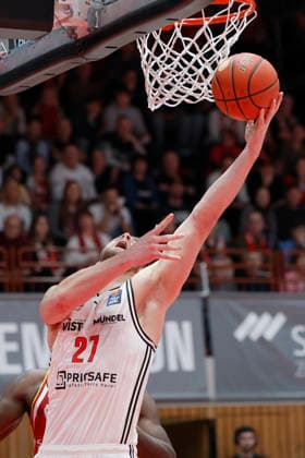 v. l. n. r.: Moritz Krimmer (Bamberg Baskets, 27), 01.02.2026, Basketball, BBL, Fitness First Wuerzburg Baskets vs. BMA365 Bamberg Baskets, GER, Wuerzburg, Tectake Arena. Copyright: HMBxMedia xHeikoxBecker