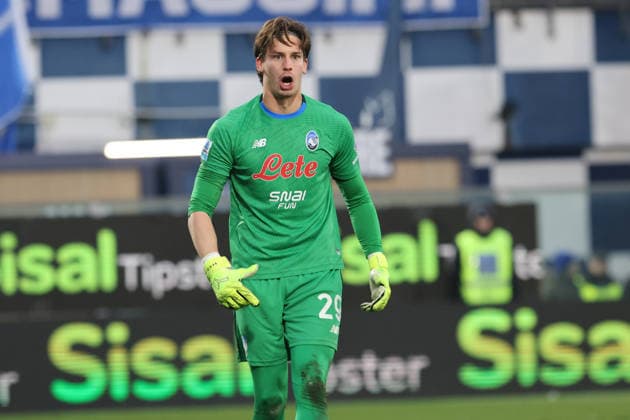 ComoÕs AtalantaÕs goalkeeper Marco Carnesecchi save the penalty during the Serie A soccer match between Como and Atalanta at the Giuseppe Sinigaglia stadium in Como, north Italy - February 1, 2026 - Soccer.  Copyright: xAntonioxSaiai LaPressex