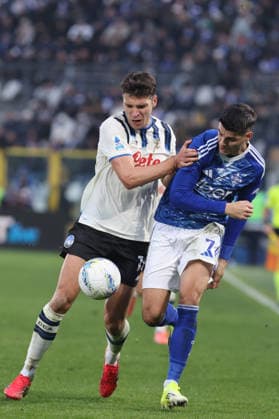 ComoÕs AtalantaÕs Berat Djimsiti during the Serie A soccer match between Como and Atalanta at the Giuseppe Sinigaglia stadium in Como, north Italy - February 1, 2026 - Soccer.  Copyright: xAntonioxSaiai LaPressex