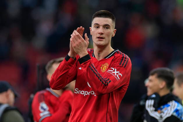 Manchester United, ManU v Fulham, Premier League Benjamin Sesko (30) of Manchester United celebrates the 3-2 win at the end of the Premier League match between Manchester United and Fulham at Old Trafford, Manchester, UK on 1 February 2026. Manchester Old Trafford Greater Manchester UK Editorial use only DataCo restrictions apply See www.football-dataco.com , Copyright: xConorxMolloyx PSI-23668-0095