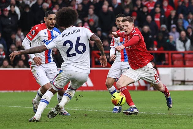Nottingham Forest v Crystal Palace, Premier League Chris Richards of Crystal Palace and Elliot Anderson of Nottingham Forest battle for possession during the Nottingham Forest v Crystal Palace Premier League match at the City Ground, West Bridgford, England on 1 February 2026 Credit: Ryan Crockett Every Second Media Editorial use only. All images are copyright Every Second Media Limited. No images may be reproduced without prior permission. All rights reserved. Premier League and Football League images are subject to licensing agreements with Football DataCo Limited. see https: www.football-dataco.com Copyright: xIMAGO EveryxSecondxMediax ESM-1783-0077 RyanxCrockettx xEveryxSecondxMediax