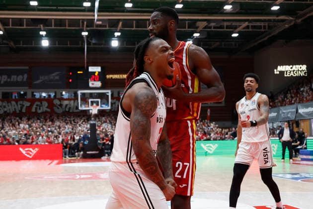 v. l. n. r.: Cobe Williams (Bamberg Baskets, 24), 01.02.2026, Basketball, BBL, Fitness First Wuerzburg Baskets vs. BMA365 Bamberg Baskets, GER, Wuerzburg, Tectake Arena. Copyright: HMBxMedia xHeikoxBecker