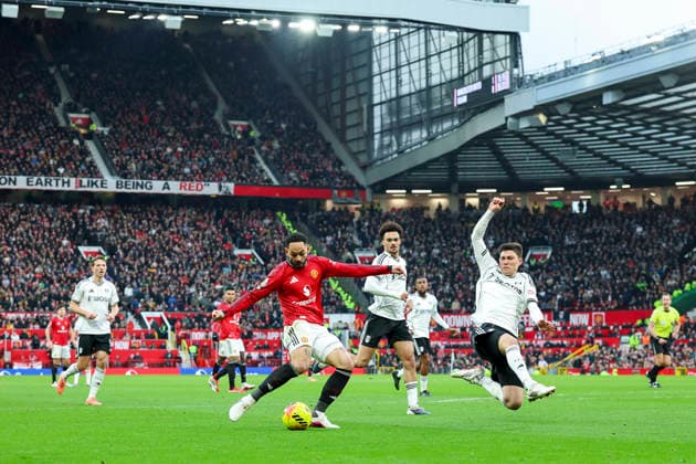 Manchester United, ManU v Fulham, Premier League Manchester United forward Matheus Cunha (10) shoots scores a GOAL 2-0 during the Manchester United v Fulham Premier League match at Old Trafford, Manchester, England on 1 February 2026 Credit: Phil Duncan Every Second Media Editorial use only. All images are copyright Every Second Media Limited. No images may be reproduced without prior permission. All rights reserved. Premier League and Football League images are subject to licensing agreements with Football DataCo Limited. see https: www.football-dataco.com Copyright: xIMAGO EveryxSecondxMediax ESM-1779-0015 PhilxDuncanx xEveryxSecondxMediax