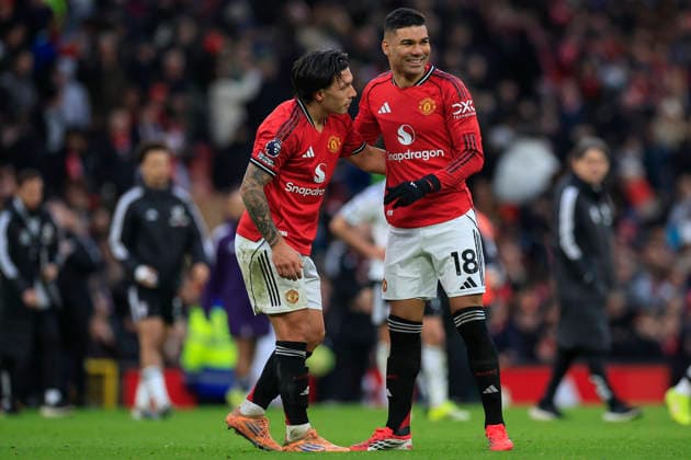 Manchester United, ManU v Fulham, Premier League Lisandro Martinez (6) and Casemiro (18) of Manchester United celebrate the 3-2 win at the end of the Premier League match between Manchester United and Fulham at Old Trafford, Manchester, UK on 1 February 2026. Manchester Old Trafford Greater Manchester UK Editorial use only DataCo restrictions apply See www.football-dataco.com , Copyright: xConorxMolloyx PSI-23668-0097