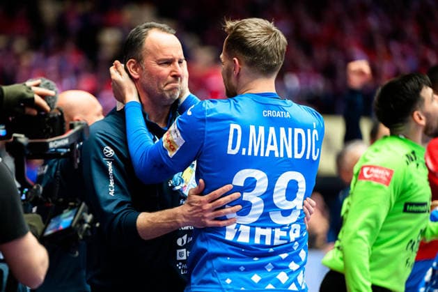 Herning: Handball EM 2026 - Spiel Platz 3 - Island - Kroatien Trainer Dagur Sigurdsson (Kroatien), David Mandic (Kroatien) Herning Jyske Bank Boxen Daenemark