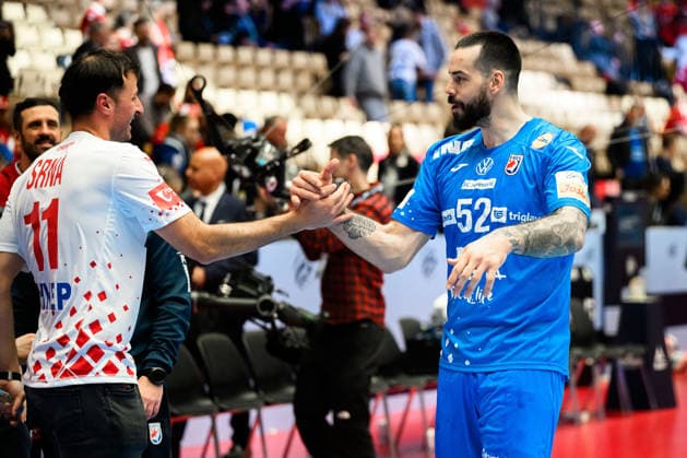 Herning: Handball EM 2026 - Spiel Platz 3 - Island - Kroatien v.li. Domagoj Duvnjak (Kroatien), Leon Susnja (Kroatien) Herning Jyske Bank Boxen Daenemark