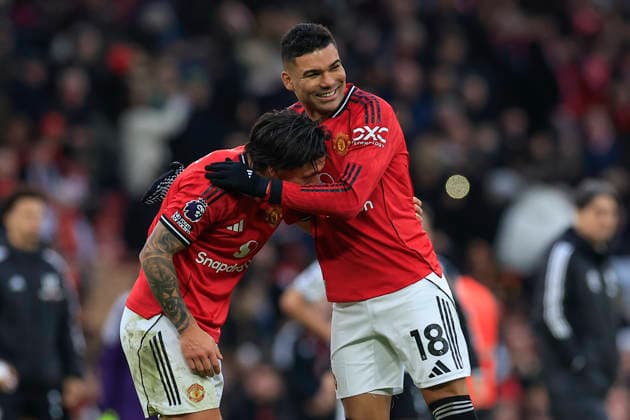 Manchester United, ManU v Fulham, Premier League Lisandro Martinez (6) and Casemiro (18) of Manchester United celebrate the 3-2 win at the end of the Premier League match between Manchester United and Fulham at Old Trafford, Manchester, UK on 1 February 2026. Manchester Old Trafford Greater Manchester UK Editorial use only DataCo restrictions apply See www.football-dataco.com , Copyright: xConorxMolloyx PSI-23668-0098