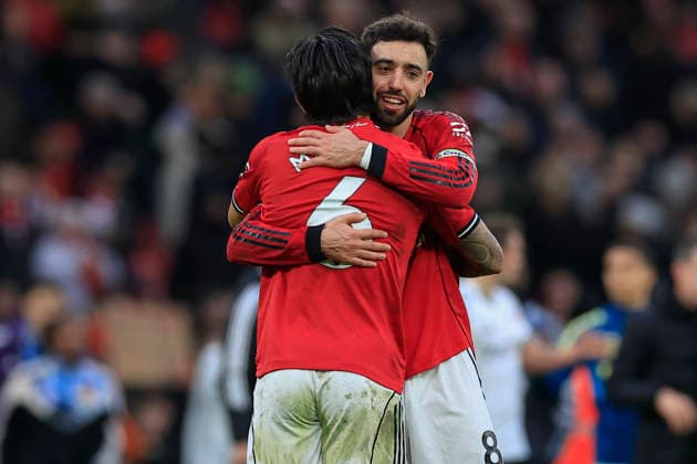 Manchester United, ManU v Fulham, Premier League Lisandro Martinez (6) and Bruno Fernandes (8) of Manchester United celebrate the 3-2 win at the end of the Premier League match between Manchester United and Fulham at Old Trafford, Manchester, UK on 1 February 2026. Manchester Old Trafford Greater Manchester UK Editorial use only DataCo restrictions apply See www.football-dataco.com , Copyright: xConorxMolloyx PSI-23668-0099