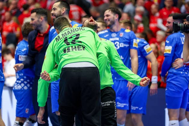01.02.2026, Handball, Men s EHF EURO 2026, Island - Kroatien, Jyske Bank Boxen in Herning, Dänemark, Placement Match 3 4: Kroatien sichert sich den SIeg und den 3. Platz der EM. Matej Mandic (Croatia 12) Dominik Kuzmanovic (Croatia 01) Dänemark