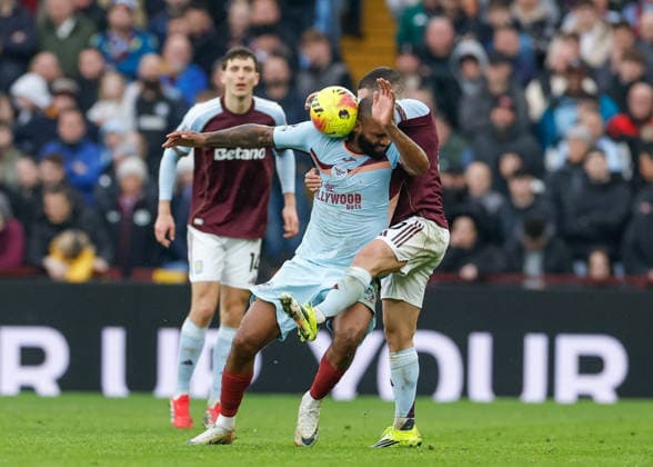 Birmingham, England, 1st February 2026. Igor Thiago of Brentford battles with Emi Buendia of Aston Villa during the Aston Villa vs Brentford Premier League match at Villa Park, Birmingham. Picture credit should read: Cody Froggatt Sportimage EDITORIAL USE ONLY. No use with unauthorised audio, video, data, fixture lists, club league logos or live services. Online in-match use limited to 120 images, no video emulation. No use in betting, games or single club league player publications. SPI_043_CF_ASTON_VILLA_V_BRENTFORD SPI-4503-0045