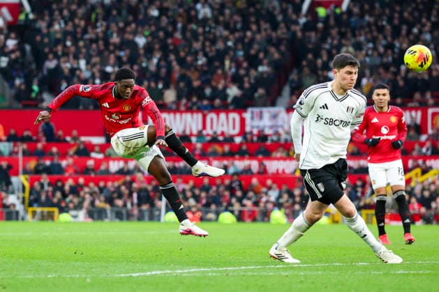 Manchester United, ManU v Fulham, Premier League Manchester United midfielder Kobbie Mainoo (37) shoots at goal during the Manchester United v Fulham Premier League match at Old Trafford, Manchester, England on 1 February 2026 Credit: Phil Duncan Every Second Media Editorial use only. All images are copyright Every Second Media Limited. No images may be reproduced without prior permission. All rights reserved. Premier League and Football League images are subject to licensing agreements with Football DataCo Limited. see https: www.football-dataco.com Copyright: xIMAGO EveryxSecondxMediax ESM-1779-0019 PhilxDuncanx xEveryxSecondxMediax