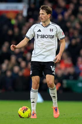 Manchester United, ManU v Fulham, Premier League Sander Berge (16) of Fulham during the Premier League match between Manchester United and Fulham at Old Trafford, Manchester, UK on 1 February 2026. Manchester Old Trafford Greater Manchester UK Editorial use only DataCo restrictions apply See www.football-dataco.com , Copyright: xConorxMolloyx PSI-23668-0106
