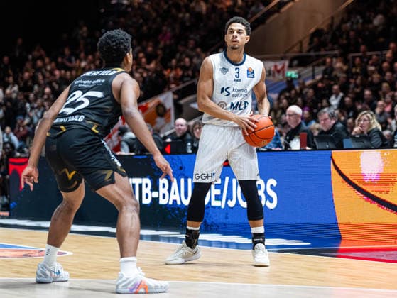 Kevin McClain (MLP Academics Heidelberg, 03) im Zweikampf gegen Grant Sherfield (Basketball Loewen Braunschweig, 25) Basketball Loewen Braunschweig vs. MLP Academics Heidelberg, Basketball, easyCredit Basketball Bundesliga, 18. Spieltag, Saison 2025 2026, 01.02.2026 Basketball Loewen Braunschweig vs. MLP Academics Heidelberg, Basketball, easyCredit Basketball Bundesliga, 18. Spieltag, Saison 2025 2026, 01.02.2026 Braunschweig Copyright: xEibner-Pressefoto DamianxKruczynx EP_DKI