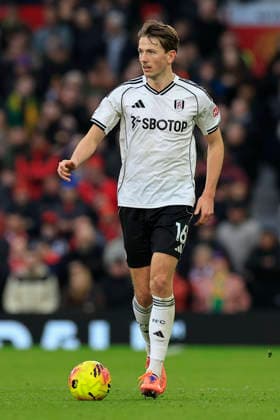 Manchester United, ManU v Fulham, Premier League Sander Berge (16) of Fulham during the Premier League match between Manchester United and Fulham at Old Trafford, Manchester, UK on 1 February 2026. Manchester Old Trafford Greater Manchester UK Editorial use only DataCo restrictions apply See www.football-dataco.com , Copyright: xConorxMolloyx PSI-23668-0108