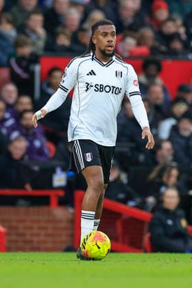 Manchester United, ManU v Fulham, Premier League Alex Iwobe (17) of Fulham during the Premier League match between Manchester United and Fulham at Old Trafford, Manchester, UK on 1 February 2026. Manchester Old Trafford Greater Manchester UK Editorial use only DataCo restrictions apply See www.football-dataco.com , Copyright: xConorxMolloyx PSI-23668-0110