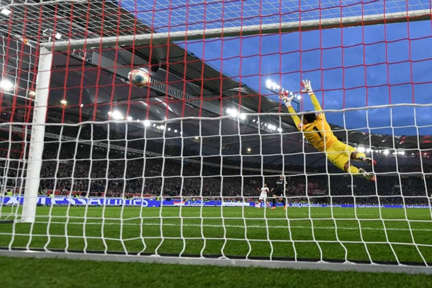 Tor zum 1:0 durch Ermedin Demirovic (VfB Stuttgart, 09), Noah Atubolu (SC Freiburg, 01), Hintertorkamera, Hintertorperspektive GER, VfB Stuttgart vs. SC Freiburg, Fussball, Herren, 1. Bundesliga, 20. Spieltag, Spielzeit 2025 2026, 01.02.2026, DFL DFB REGULATIONS PROHIBIT ANY USE OF PHOTOGRAPHS AS IMAGE SEQUENCES AND OR QUASI-VIDEO, GER, VfB Stuttgart vs. SC Freiburg, Fussball, Herren, 1. Bundesliga, 20. Spieltag, Spielzeit 2025 2026, 01.02.2026 Stuttgart *** Goal for 1 0 by Ermedin Demirovic VfB Stuttgart, 09 , Noah Atubolu SC Freiburg, 01 , Back goal camera, Back goal perspective GER, VfB Stuttgart vs SC Freiburg, Football, Men, 1 Bundesliga, Matchday 20, Season 2025 2026, 01 02 2026, DFL DFB REGULATES PROHIBIT ANY USE OF PHOTOGRAPHS AS IMAGE SEQUENCES AND OR QUASI VIDEO, GER, VfB Stuttgart vs SC Freiburg, Football, Men, 1 Bundesliga, Matchday 20, Season 2025 2026, 01 02 2026 Stuttgart Copyright: xEibner-Pressefoto WolfgangxFrankx EP_WFK