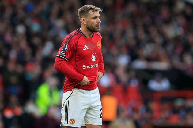 Manchester United, ManU v Fulham, Premier League Luke Shaw (23) of Manchester United during the Premier League match between Manchester United and Fulham at Old Trafford, Manchester, UK on 1 February 2026. Manchester Old Trafford Greater Manchester UK Editorial use only DataCo restrictions apply See www.football-dataco.com , Copyright: xConorxMolloyx PSI-23668-0117