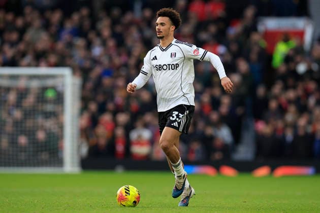 Manchester United, ManU v Fulham, Premier League Antonee Robinson (33) of Fulham during the Premier League match between Manchester United and Fulham at Old Trafford, Manchester, UK on 1 February 2026. Manchester Old Trafford Greater Manchester UK Editorial use only DataCo restrictions apply See www.football-dataco.com , Copyright: xConorxMolloyx PSI-23668-0111
