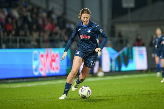 Fussball: Google Pixel Frauen-Bundesliga, 16. Spieltag, TSG Hoffenheim - SV Werder Bremen am 01.02.2026 in Hoffenheim (Dietmar-Hopp-Stadion), Deutschland, Saison 2025 2026: DFB DFL REGULATIONS PROHIBIT ANY USE OF PHOTOGRAPHS as IMAGE SEQUENCES and or QUASI-VIDEO: Im Fokus Doorn, Lisa (14,TSG). Hoffenheim Dietmar-Hopp-Stadion Deutschland Copyright: xChristophxKinzingerx