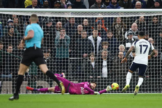 Tottenham Hotspur v Manchester City, Premier League Guglielmo Vicario of Tottenham Hotspur makes an early save during the Tottenham Hotspur v Manchester City Premier League match at the Tottenham Hotspur Stadium, London, England on 1 February 2026 Credit: Ian Stephen Every Second Media Editorial use only. All images are copyright Every Second Media Limited. No images may be reproduced without prior permission. All rights reserved. Premier League and Football League images are subject to licensing agreements with Football DataCo Limited. see https: www.football-dataco.com Copyright: xIMAGO EveryxSecondxMediax ESM-1780-0017 IanxStephenx xEveryxSecondxMediax