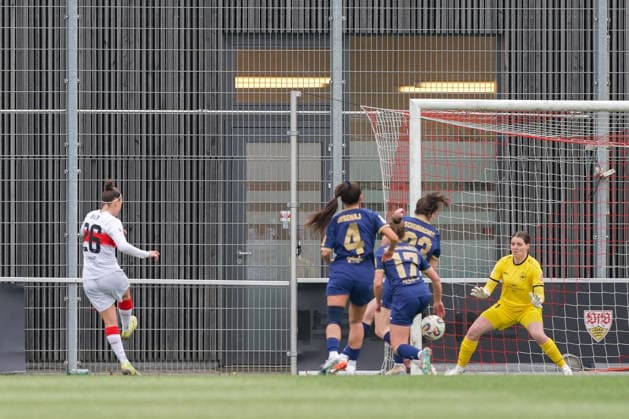01.02.2026, Fußball, 2. Frauen-Bundesliga, 2025 2026, 15. Spieltag, VfB Stuttgart - SG 99 Andernach Nicole Billa (26 VfB Stuttgart) mit dem Schuss zum 1:0.