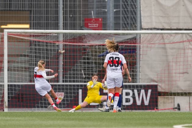01.02.2026, Fußball, 2. Frauen-Bundesliga, 2025 2026, 15. Spieltag, VfB Stuttgart - SG 99 Andernach Dafina Redzepis (7 VfB Stuttgart) Schuss zum 2:0.