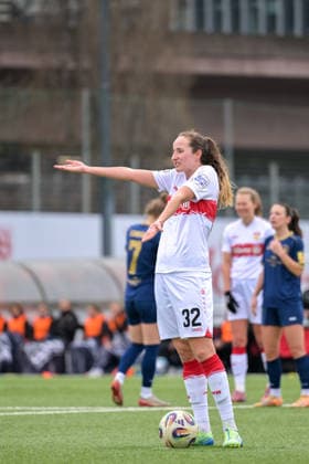 01.02.2026, Fußball, 2. Frauen-Bundesliga, 2025 2026, 15. Spieltag, VfB Stuttgart - SG 99 Andernach Tamar Dongus (32 VfB Stuttgart) ist mit der Entscheidung der Schiedsrichterin nicht einverstanden.