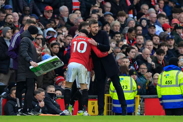Manchester United, ManU v Fulham, Premier League Michael Carrick the Manchester United head coach embraces Matheus Cunha (10) of Manchester United during the Premier League match between Manchester United and Fulham at Old Trafford, Manchester, UK on 1 February 2026. Manchester Old Trafford Greater Manchester UK Editorial use only DataCo restrictions apply See www.football-dataco.com , Copyright: xConorxMolloyx PSI-23668-0125
