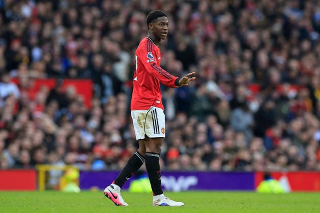 Manchester United, ManU v Fulham, Premier League Kobbie Mainoo (37) of Manchester United during the Premier League match between Manchester United and Fulham at Old Trafford, Manchester, UK on 1 February 2026. Manchester Old Trafford Greater Manchester UK Editorial use only DataCo restrictions apply See www.football-dataco.com , Copyright: xConorxMolloyx PSI-23668-0127