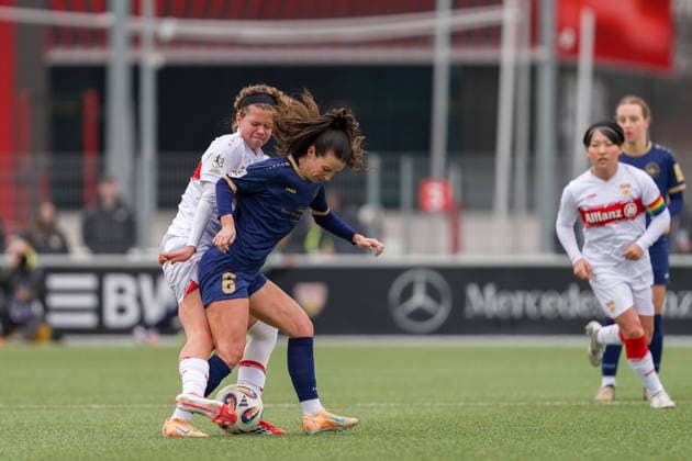 01.02.2026, Fußball, 2. Frauen-Bundesliga, 2025 2026, 15. Spieltag, VfB Stuttgart - SG 99 Andernach Lisa Kossmann (6 Andernach) und Rosa Rückert (11 VfB Stuttgart) im Duell.