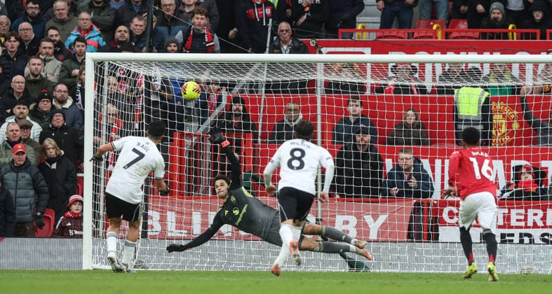 Manchester United, ManU v Fulham, Premier League, Old Trafford, Manchester. Times Photographer Bradley Ormesher. 1.2.2026. Manchester United v Fulham, Premier League, Old Trafford, Manchester. Times Photographer Bradley Ormesher. Raul Jimenez scores Fulham’s 1st goal from the penalty spot.  Copyright: xBradleyxOrmesherx NINTCHDBPICT001055791007
