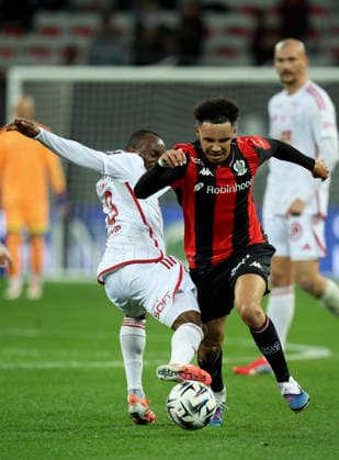 Nice v Stade Brestois 29 - Ligue 1 McDonald s 2025 2026 Kamory Doumbia of Stade Brestois 29 and Sofiane Diop of OGC Nice challenge during the Ligue 1 McDonald s match between Nice and Brest at Allianz Riviera on February 1, 2026 in Nice, France. WARNING! This Photograph May Only Be Used For Newspaper And Or Magazine Editorial Purposes. May Not Be Used For Publications Involving 1 player, 1 Club Or 1 Competition Without Written Authorisation From Football DataCo Ltd. For Any Queries, Please Contact Football DataCo Ltd on +44 (0) 207 864 9121 Nice Allianz Riviera South-Eastern France France Copyright: xAllstarxPicturexLibraryxLtdx