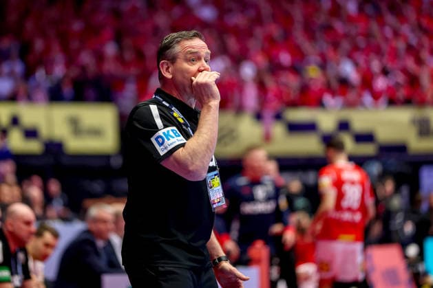 01.02.2026, Handball, Men s EHF EURO 2026, Deutschland - Dänemark, Jyske Bank Boxen in Herning, Final: Headcoach Alfred Gislason (Germany hc) gestikulierend am Spielfeldrand Dänemark
