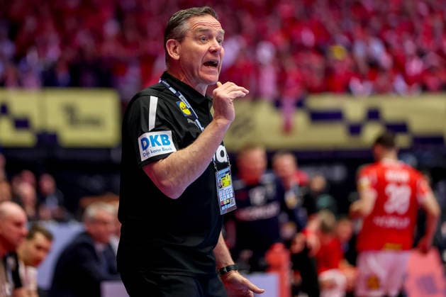 01.02.2026, Handball, Men s EHF EURO 2026, Deutschland - Dänemark, Jyske Bank Boxen in Herning, Final: Headcoach Alfred Gislason (Germany hc) gestikulierend am Spielfeldrand Dänemark