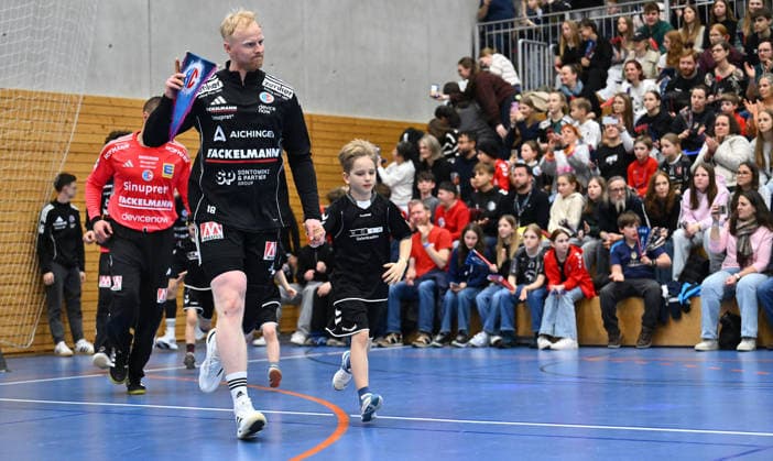 01.02.2026 - Handball - Saison 2025 2026 - Testspiel - Freundschaftsspiel : HC Erlangen HCE - Frisch Auf Göppingen - - xwoxzix - Sebastian Firnhaber (18, HC Erlangen HCE ) läuft ein