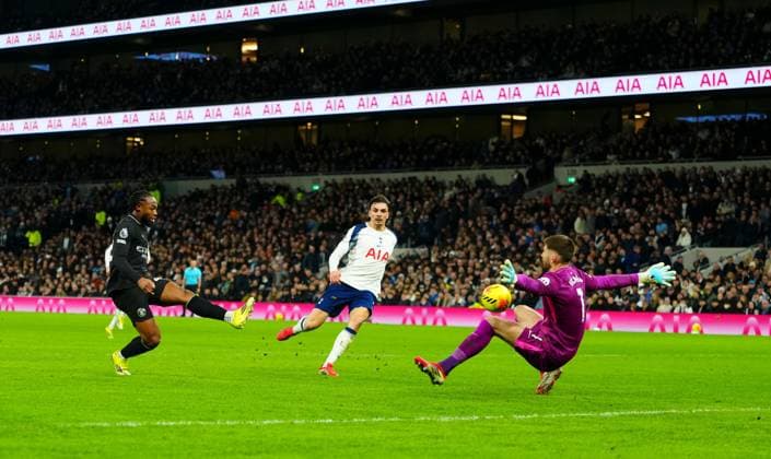 Antoine Semenyo of Manchester City scores a goal to make it 2-0 Tottenham Hotspur v Manchester City, Premier League, Football, Tottenham Hotspur Stadium, London, UK - 01 Feb 2026London Tottenham Hotspur Stadium United Kingdom EDITORIAL USE ONLY No use with unauthorised audio, video, data, fixture lists, club league logos or live services. Online in-match use limited to 120 images, no video emulation. No use in betting, games or single club league player publications.  Copyright: xJavierxGarcia Shutterstockx 16496864o