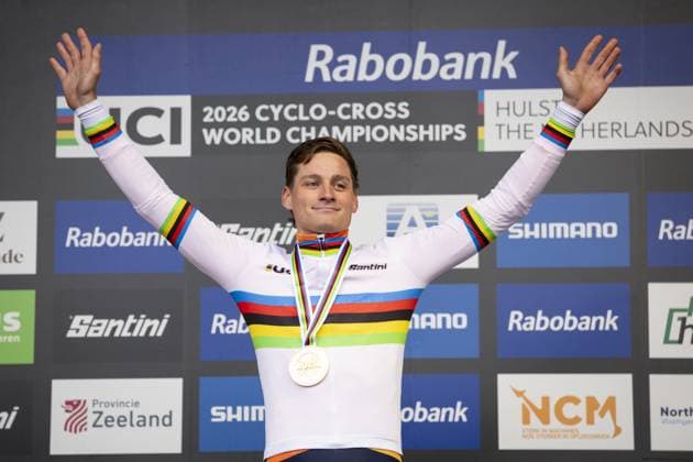HULST - Cyclist Mathieu van der Poel celebrates his victory on the podium at the Cyclocross World Championships in Hulst, Zeeland. IRIS VAN DEN BROEK ANP xVIxANPxSportx xxANPxIVx 549346086 originalFilename: 549346086.jpg