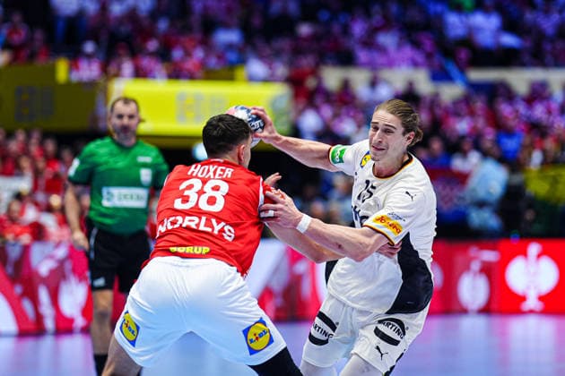 Mads Hoxer (Daenemark, 38), Juri Knorr (Deutschland, 15) DEN, Daenemark vs. Deutschland, Handball, EHF Europameisterschaft 2026, Finale, 01.02.2026 DEN, Daenemark vs. Deutschland, Handball, EHF Europameisterschaft 2026, Finale, 01.02.2026 Herning Copyright: xEibner-Pressefoto MarcelxvonxFehrnx EP_MFN