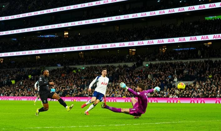 Antoine Semenyo of Manchester City scores a goal to make it 2-0 Tottenham Hotspur v Manchester City, Premier League, Football, Tottenham Hotspur Stadium, London, UK - 01 Feb 2026London Tottenham Hotspur Stadium United Kingdom EDITORIAL USE ONLY No use with unauthorised audio, video, data, fixture lists, club league logos or live services. Online in-match use limited to 120 images, no video emulation. No use in betting, games or single club league player publications.  Copyright: xJavierxGarcia Shutterstockx 16496864s
